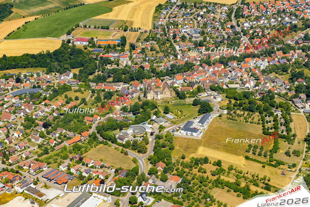 Aktuelles Luftbild von  Obersontheim - Die Luftaufnahme wurde 2022 mittels UL-Flugzeug erstellt ( keine Drohne ) - hochauflösende Kamera-Systeme von  Canon -Beste Qualität - Für grossformatige Ausdrucke geeignet. Die Geschenkidee !