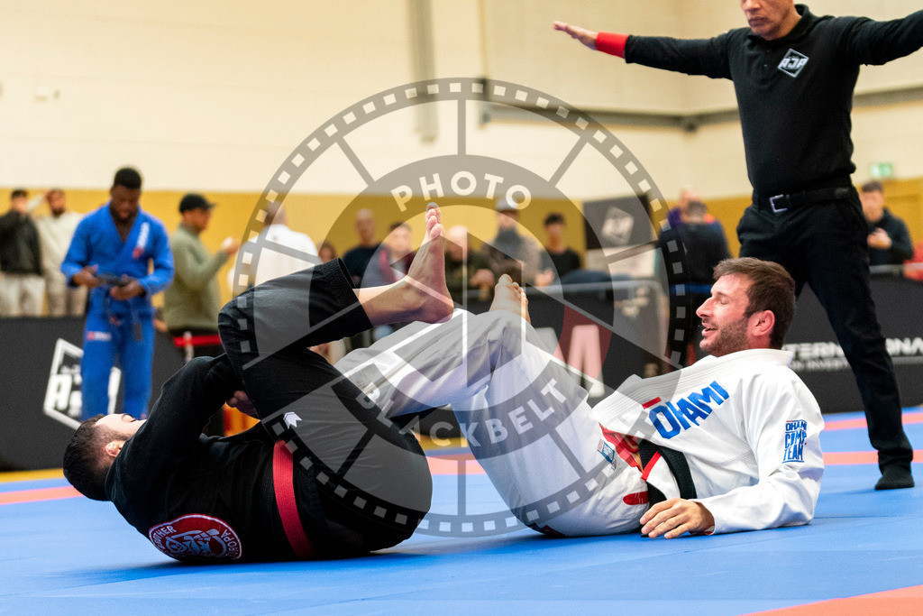 20231118PBB10511 | Fighters compete during the AJP Tour 600 Frankfurt Championship in Frankfurt/Main, Germany, on November 18, 2023.