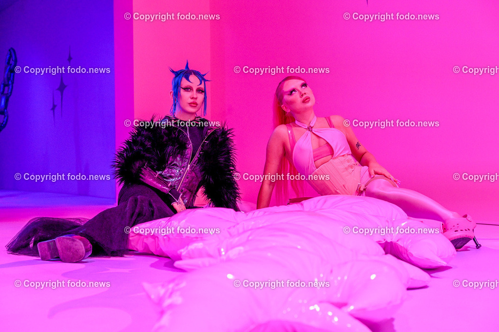 OK Offenes Kulturhaus Oberösterreich_ 28.03.2023-24 | 28.03.2023, OK Platz, AUT, OK Offenes Kulturhaus Oberoesterreich, im Bild Hannah & Lea Neckel (beyond the waterfall)