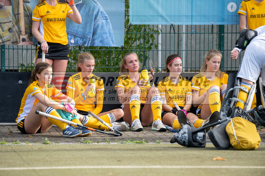 SFE_20231021_0139 | Deutsche Meisterschaft Weibliche U16 Halbfinale Düsseldorfer HC - Harvestehuder THC am 21.10.2023 in Köln (Düsseldorfer Hockeyclub 1905 e.V.), Photo: Stephan Fehrmann 2023 (Sports-Gallery)