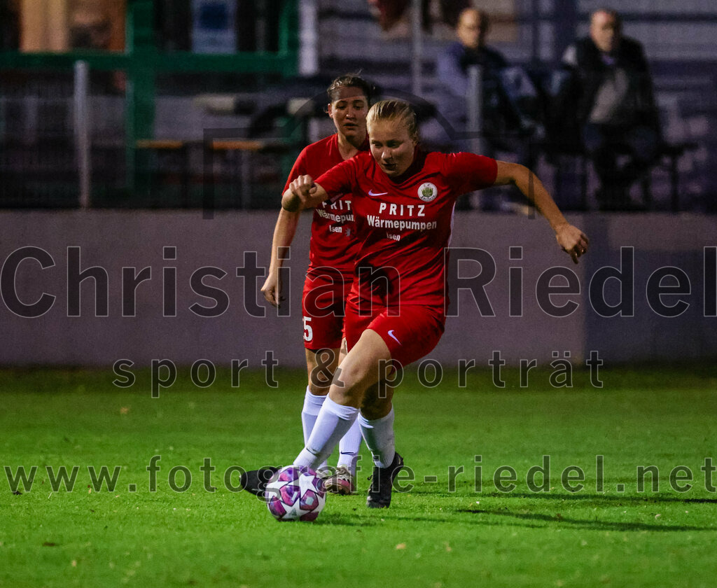 2023-10-21_083_FC_Forstern_gegen_FC_Ezelsdorf | Forstern, Deutschland, 21.10.2023:
Fußball, Frauen Bayernliga 2023 / 2024, 8. Spieltag, FC Forstern gegen FC Ezelsdorf, Endergebnis: 2:1

Veronika Auer (FC Forstern, #11)

Foto: Christian Riedel / fotografie-riedel.net