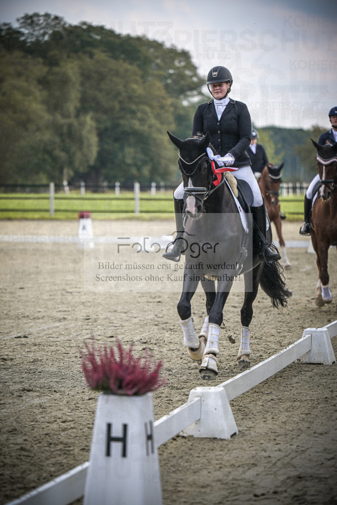 DOS_B786 | Entdecke hochwertige Reitturnierfotos von Foto Oger. Professionell, emotional und authentisch – jetzt Lieblingsmomente im Shop bestellen.Deutschlandweite Turnierfotografie. - Realisiert mit Pictrs.com