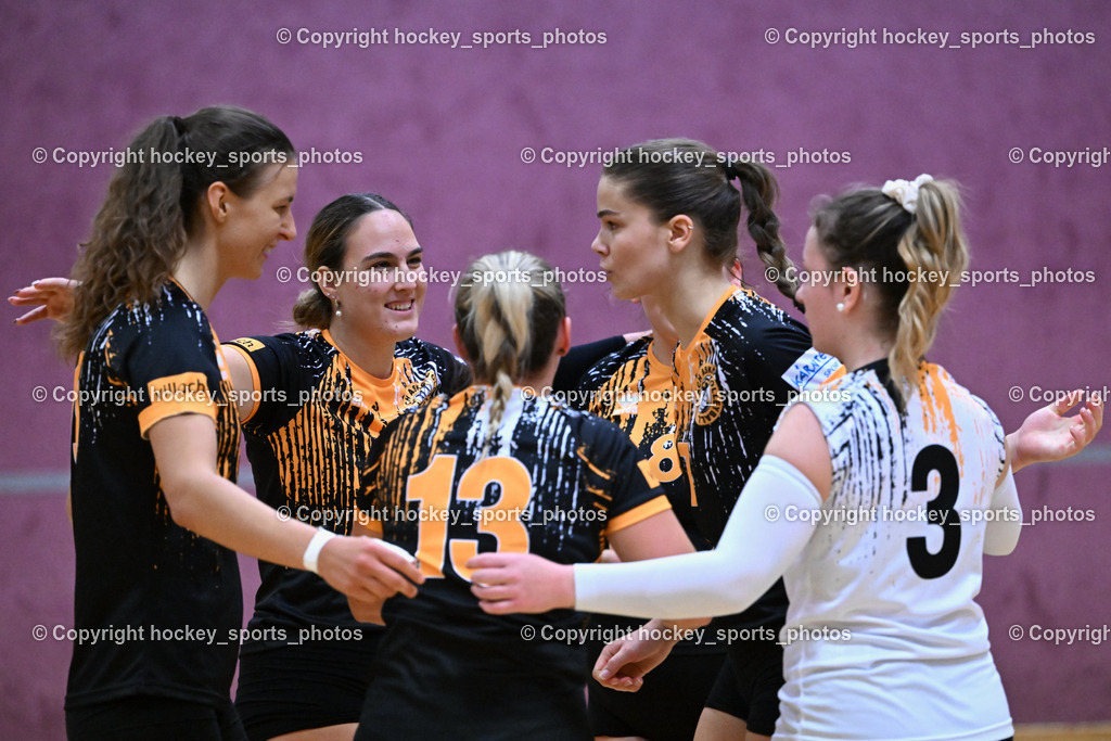 ASKÖ Volley Eagles vs. VCH Hausmannstätten 26.10.2023 | Jubel ASKÖ Villach Mannschaft, #11 MAUCH Samira, #16 KÖFLER Tamy, #7 FANIC Nada,