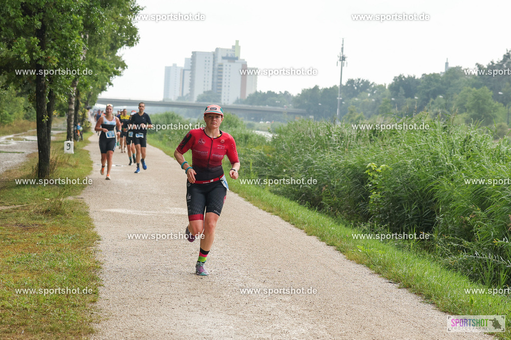 LUR_1494 | 34. M-net Erlanger Triathlon 2025 #erlangertriathlon  #mnettriathlon2025 #mnettriathlon #team #olympischedistanz #mitteldistanz #triathlon #maindonaukanal  #erlangertriathlon2025 #yourpictrs #tv1848 #tv1848erlangen  #triathlonbayern #sportinerlangen #demsportverbunden #sportshot_your_pictrs Copyright: www.sportshot.de