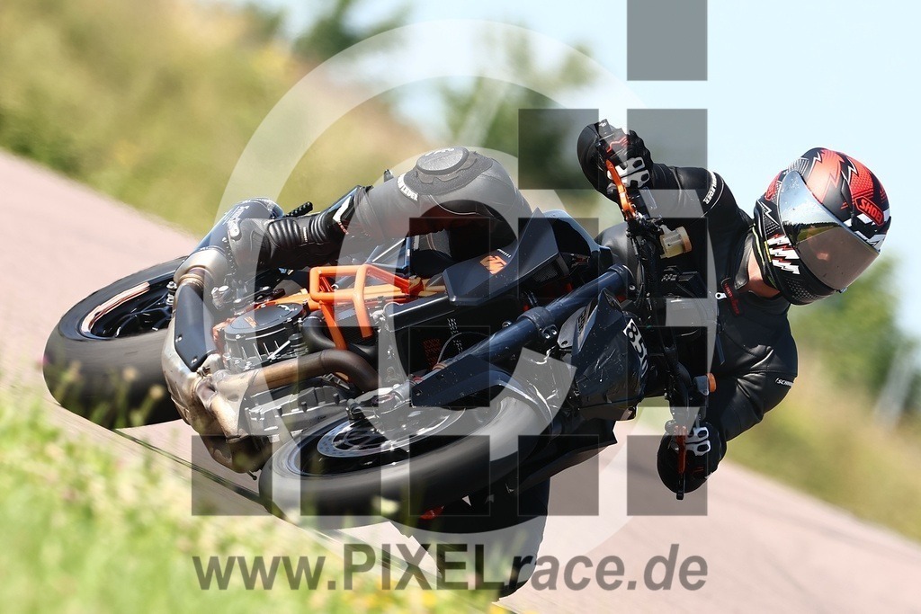 0850-20250621_00607 | Schöne Erinnerungen an spannende Momente - das festzuhalten ist unser Job. PIXELrace.de ist seit 2003 auf den Rennstrecken Europas unterwegs um die Action draußen beim Fahren und die wunderbare Stimmung imm Fahrerlager für euch einzufangen.