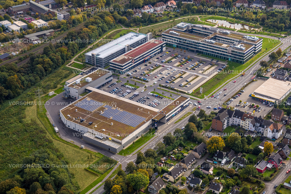 Moers241012875 | Luftbild, EDEKA Rhein-Ruhr Stiftung Zentrale und Verwaltung, Edekaplatz und Edeka Gerdes Supermarkt mit Parkplätzen, Shromersee Park, Moers, Moers, Ruhrgebiet, Nordrhein-Westfalen, Deutschland