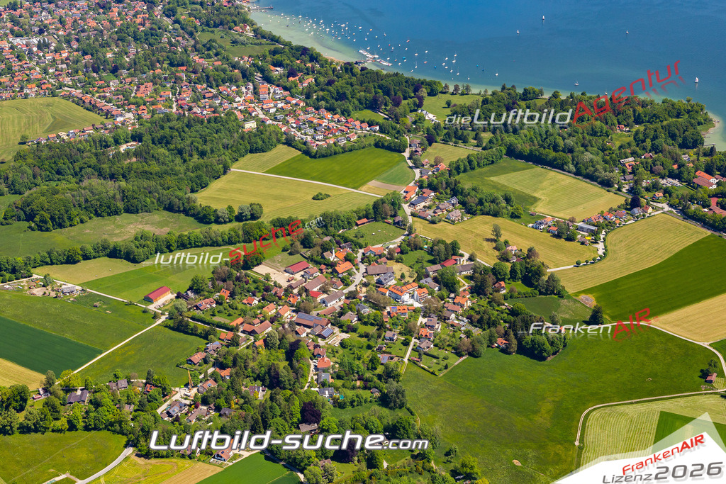 Aktuelles Luftbild von Holzhausen utting-am-ammersee - Die Luftaufnahme wurde 2021 mittels UL-Flugzeug erstellt ( keine Drohne ) - hochauflösende Kamera-Systeme von  Canon -Beste Qualität - Für grossformatige Ausdrucke geeignet. Die Geschenkidee !
