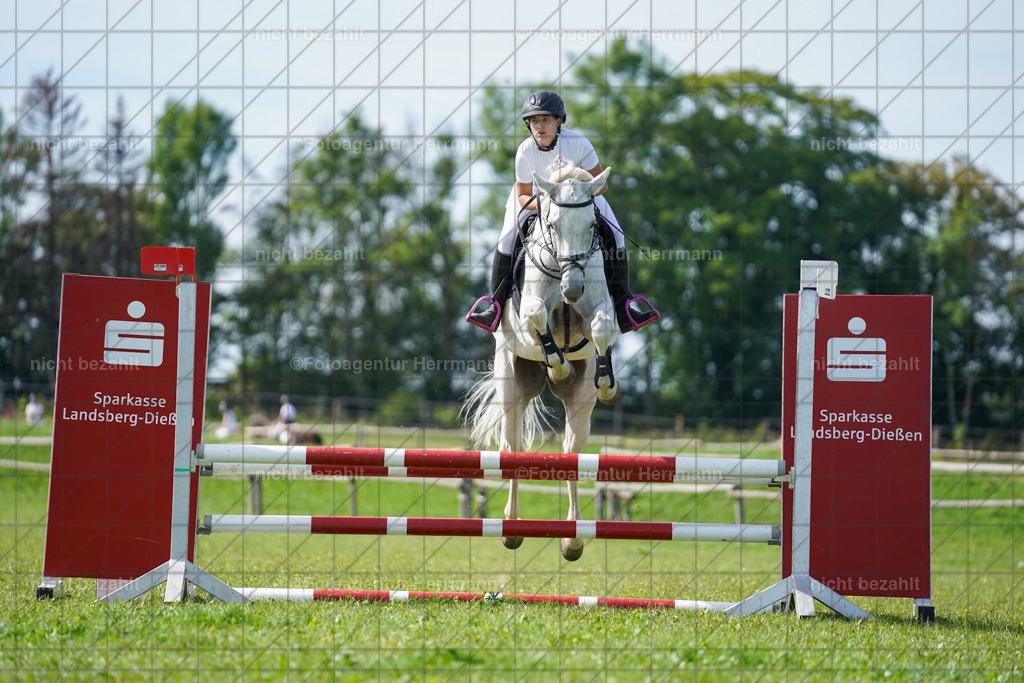 20230917-FAH09528 | Landsberg am Lech, 2023, Kaufbeuren, Kempten, Allgäu, Turnierfotografen Bayern, Fotoagentur Herrmann, Turnierbilder, Reitsport Fotos, Pferdefotograf, Augsburg, Bad Tölz, Dachau, Karlsfeld, Memmingen, Buchloe, Schwabmünchen
