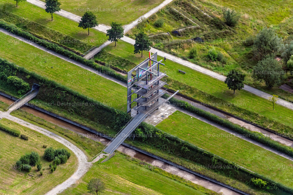 4050181 | Aussichtsturm im Olga Park OBERHAUSEN 25.08.2021 Parkanlage OLGA-Park auf dem Gelände der ehemaligen Zeche " Osterfeld " in Oberhausen im Bundesland Nordrhein-Westfalen, Deutschland. // Park OLGA-Park on the site of the former coal mine "Osterfeld" in Oberhausen in the state of North Rhine-Westphalia, Germany. Foto: Gerhard Launer