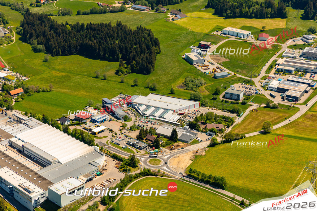 Das Luftbild zeigt :  Lindenberg im Allgäu - Die Luftaufnahme wurde 2024 vom UL-Flugzeug aus erstellt ( keine Drohne ) - Hochauflösende Luftaufnahme - Für grossformatige Ausdrucke geeignet. Die Geschenkidee !Mit Lizenz und Bildrechte bestellbar