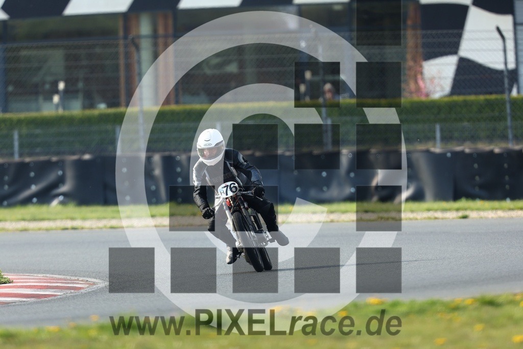 0h76-20260418_00486 | Schöne Erinnerungen an spannende Momente - das festzuhalten ist unser Job. PIXELrace.de ist seit 2003 auf den Rennstrecken Europas unterwegs um die Action draußen beim Fahren und die wunderbare Stimmung imm Fahrerlager für euch einzufangen.