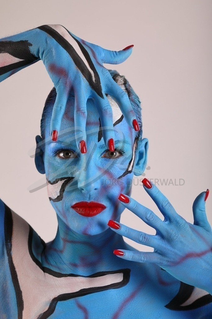 Bodypainting-LIGHTBLUE_0357 | #010 | Modell: Karo | Foto: Andreas Meier - Realisiert mit Pictrs.com