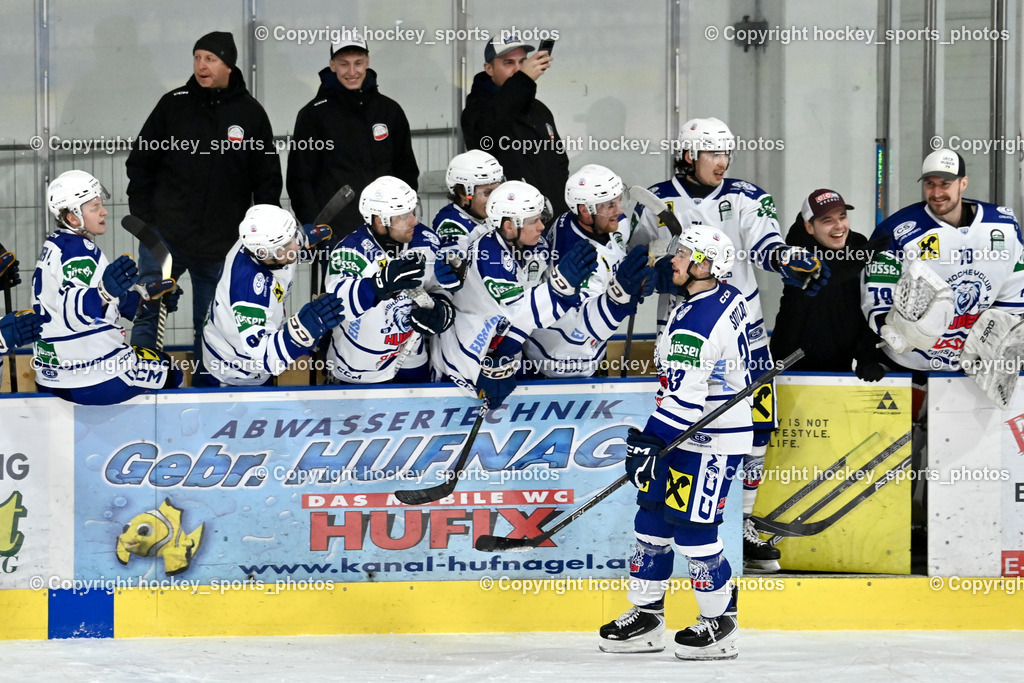 ESC SPARKASSE STEINDORF vs. UECR Huben  | Spielerbank UECR Huben, Headcoach UECR EISBÄREN HUBEN Trojer Silvio, ESC SPARKASSE STEINDORF vs. UECR Huben , ESC SPARKASSE STEINDORF vs. UECR Huben  am 06.02.2026 in Steindorf (Ossiachersee Halle), Austria, (Photo by Bernd Stefan)