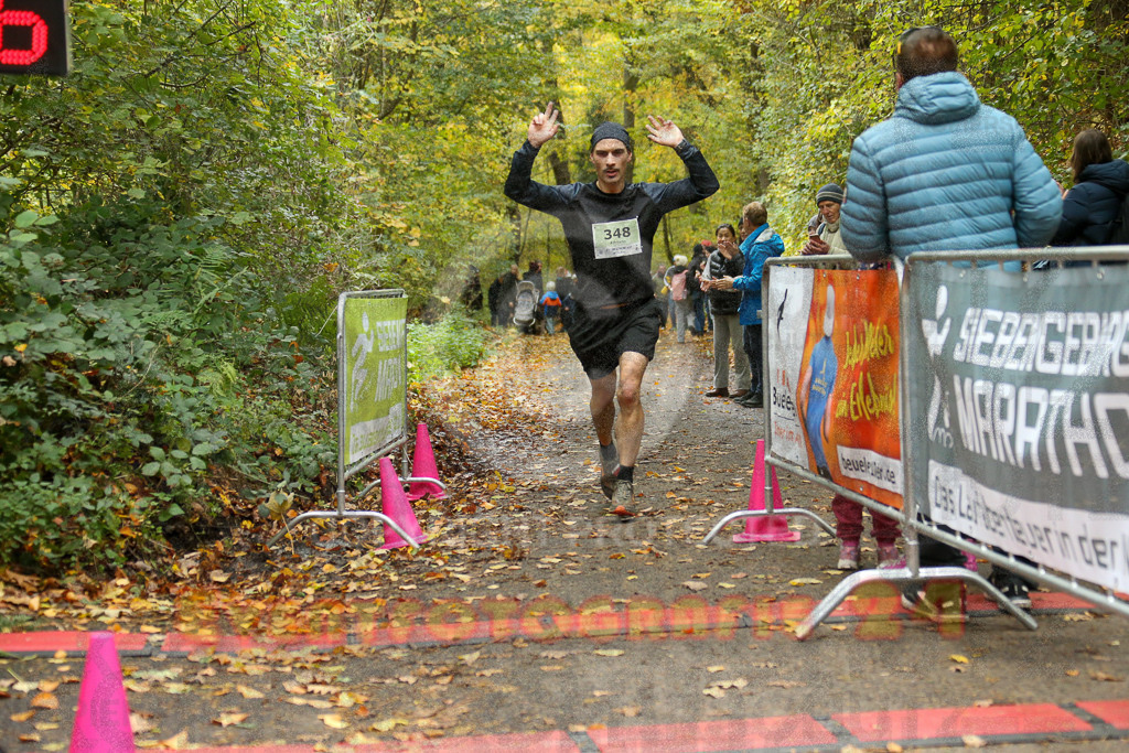 251026_1210_EX1_9958 | Sportfotografie im Rhein-Sieg Kreis, Köln, Bonn, NRW, Rheinland Pfalz, Hessen, etc. Unser Tätigkeitsfeld umfasst den Laufsport vom Volkslauf über den Marathon, Duathlon, Triathon bis zum Ultralauf wie Kölnpfad Ultra oder Schindertrail.