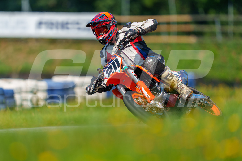 G-Cup + Supermoto Staatsmeisterschaft + Hungarian Supermoto Championship | GRIPcapture steht für authentische Sportfotografie in Österreich – für Momente, die mehr sind als Geschwindigkeit oder Ergebnis. Es geht um Emotion, Spannung, Fokus und den Augenblick, der oft nur einen Wimpernschlag dauert.Ob Motorsport, Teamsport oder 