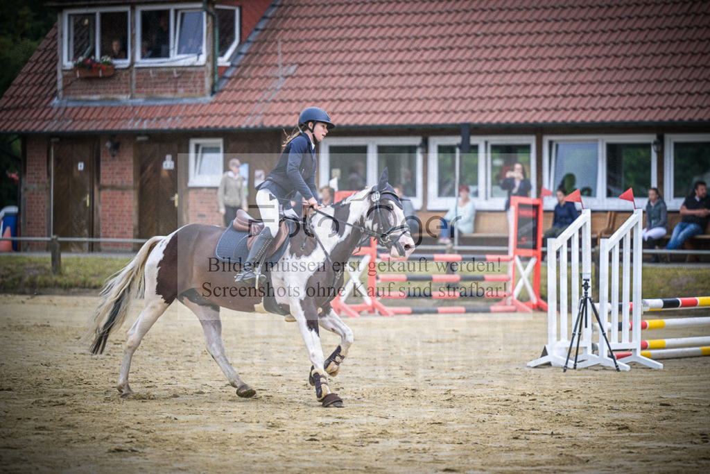 DOS_9411 | Entdecke hochwertige Reitturnierfotos von Foto Oger. Professionell, emotional und authentisch – jetzt Lieblingsmomente im Shop bestellen.Deutschlandweite Turnierfotografie. - Realisiert mit Pictrs.com