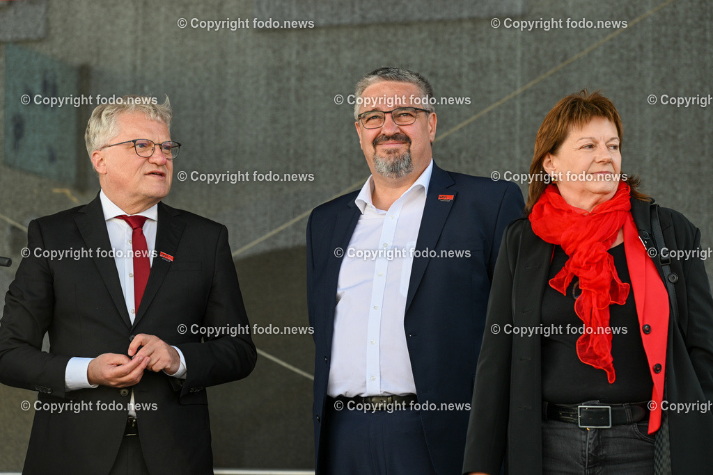 Hauptplatz Linz_ 1. Mai Umzug 2023_ 01.05.2023-24 | 01.05.2023, Hauptplatz Linz, AUT, Hauptplatz Linz, im Bild 1. Mai Umzug 2023 Linz Hauptplatz, SPOE 

Klaus Luger (SP, Bgm. der Stadt Linz), Andreas Stangl (Praesident der Arbeiterkammer Ooe, OeGB-Landesvorsitzender), Karin Hoerzing (SP, Vize-Bgmin. der Stadt Linz)