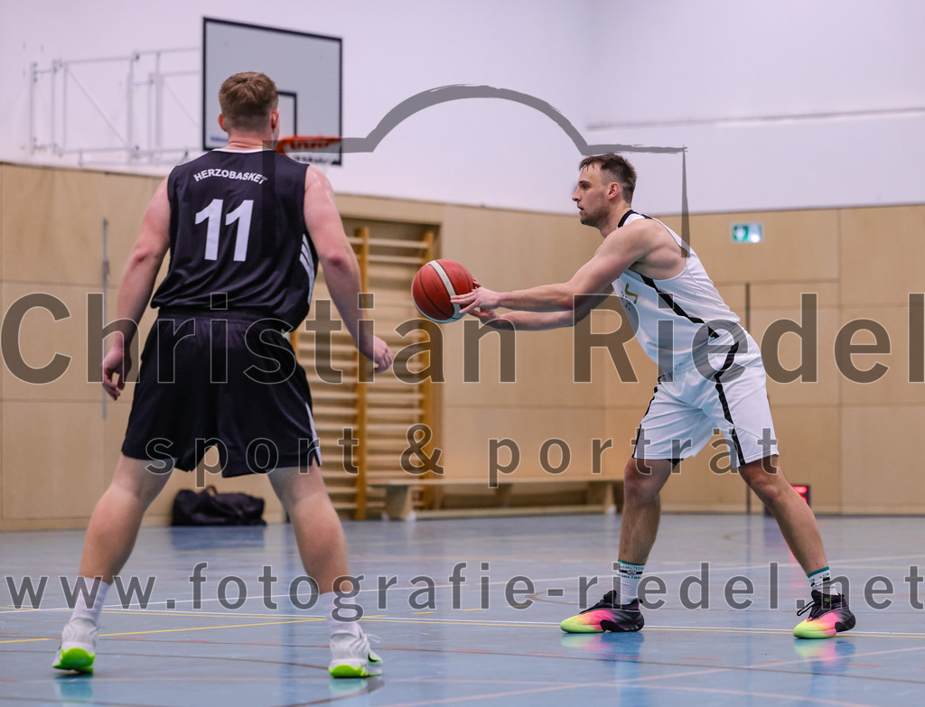 2026-01-31_006_TSV_Vaterstetten_gegen_TS_Herzogenaurach | Vaterstetten, Deutschland, 31.01.2026:Basketball, 2. Regionalliga Süd 2025 / 2026, 14. Spieltag, TSV Vaterstetten gegen TS Herzogenaurach, Endergebnis: 71:70K. Huber (TSV Vaterstetten, #13)Foto: Christian Riedel / fotografie-riedel.net