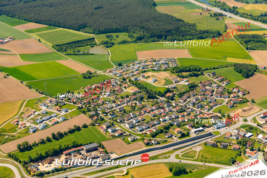 Das Luftbild zeigt : Wetterfeld Roding - Die Luftaufnahme wurde 2024 vom UL-Flugzeug aus erstellt ( keine Drohne ) - Hochauflösende Luftaufnahme - Für grossformatige Ausdrucke geeignet. Die Geschenkidee !Mit Lizenz und Bildrechte bestellbar