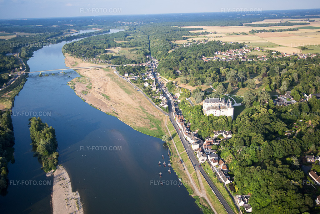 Aerial view: Chaumont Castle complex in Chaumont-sur-Loire in the state Loir et Cher, France. – Photo: IMG_082441.jpg taken on 06/20/2015 by Werner Riehm/FLY-FOTO.com – Resolution of the original: 5472 x 3648 px