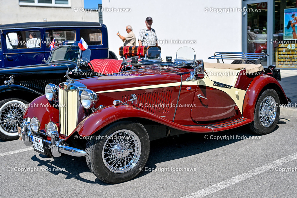 Slowakei_ Povazska Bystrica_ Veteran Tour Manin_ 14.06.2025-102 | 14.06.2025, Slowakei, SVK, Trenciansky kraj, Povazska Bystrica, im Bild Oldtimer Klub, Historische Fahrzeuge, Veteran Tour Manin, Auto, Alt, Besucher, Menschen, Feature, Symbolbild