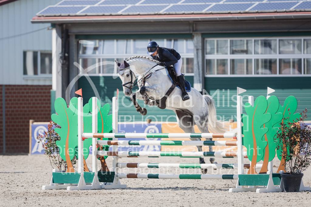 230516_Mühlen_04SprPf-L-487 | Deine schönsten Turniermomente als professionelle Fotos! Entdecke hochwertige Pferdesport-Fotografie im Online-Shop. Jetzt Fotos finden & bestellen!