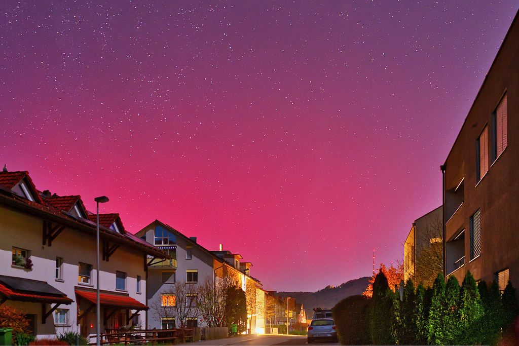 Polarlicht in Stallikon | In diesem Shop werden vorwiegend künstlerisch hochstehende Aufnahmen aus dem Bereich der Naturfotografie zum Verkauf angeboten. - In this store mainly artistic high quality shots from the field of nature photography are offered for sale. - Realisiert mit Pictrs.com