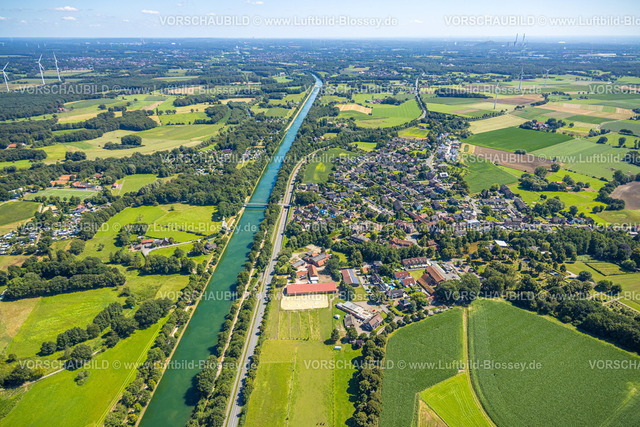 Schermbeck240801899 | Luftbild, Ortsansicht Wohngebiet Ortsteil Gahlen am langezogenen Wesel-Datteln-Kanal, Wiesen und Felder mit Fernsicht, Gahlen, Schermbeck, Ruhrgebiet, Nordrhein-Westfalen, Deutschland