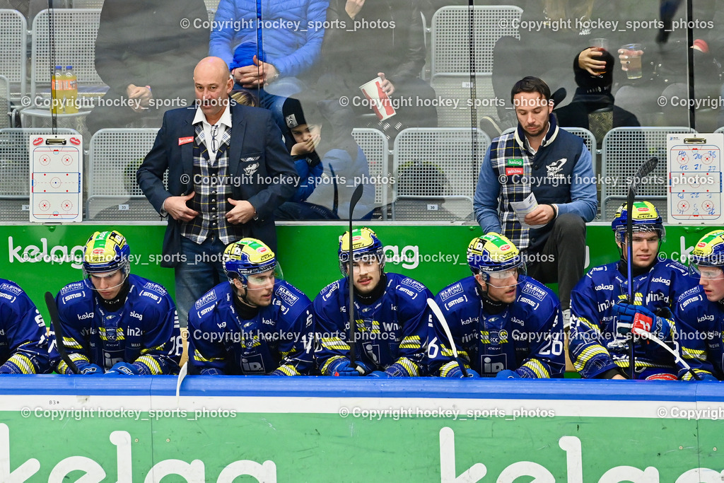 EC IDM WÄRMEPUMPEN VSV vs. Steinbach Black Wings Linz | Spielerbank EC VSV, Herbert Hohenberger Sportdirektor EC VSV, Marco Pewal Assistant Coach EC VSV, EC IDM WÄRMEPUMPEN VSV vs. Steinbach Black Wings Linz, EC IDM WÄRMEPUMPEN VSV vs. Steinbach Black Wings Linz am 28.11.2025 in Villach (Stadthalle Villach), Austria, (Photo by Bernd Stefan)