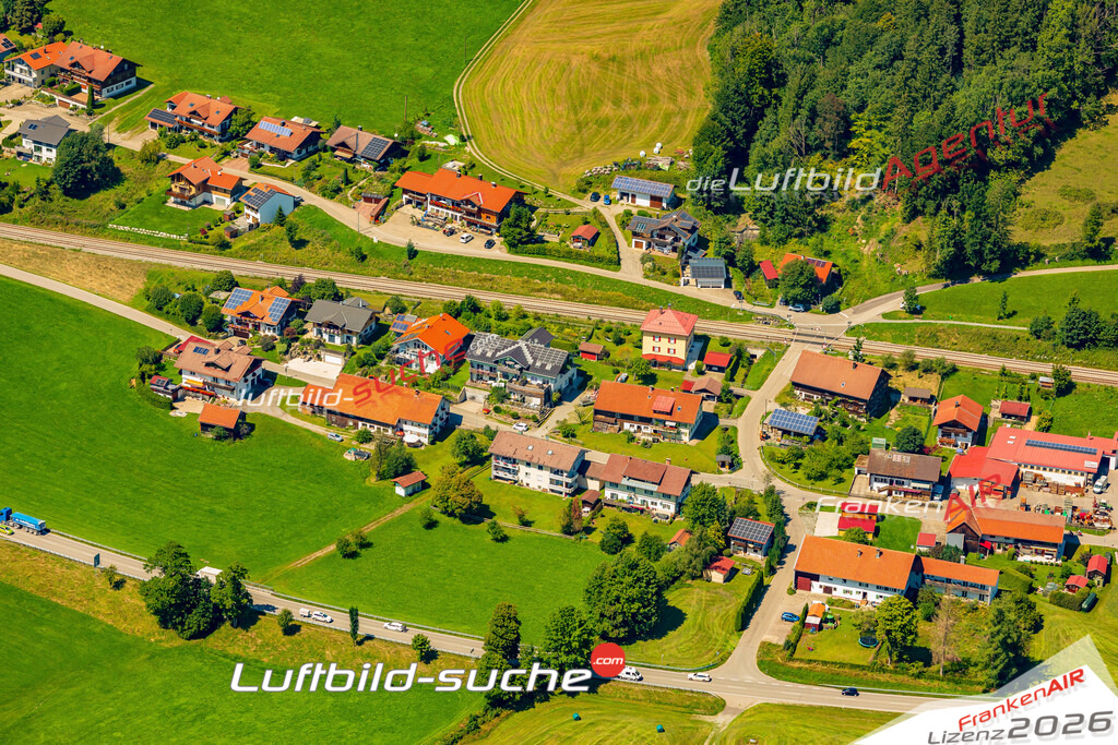Schöne Luftaufnahme als Geschenk in Salmas Oberstaufen - Die Luftbildaufnahme wurde 2025 vom UL-Flugzeug heraus erstellt ( keine Drohne ) - Hochauflösende Luftaufnahme -Nicht vergleichbar mit Google Maps oder Satelittenbilder- Die Geschenkidee !Mit Lizenz und Bildrechte bestellbar
