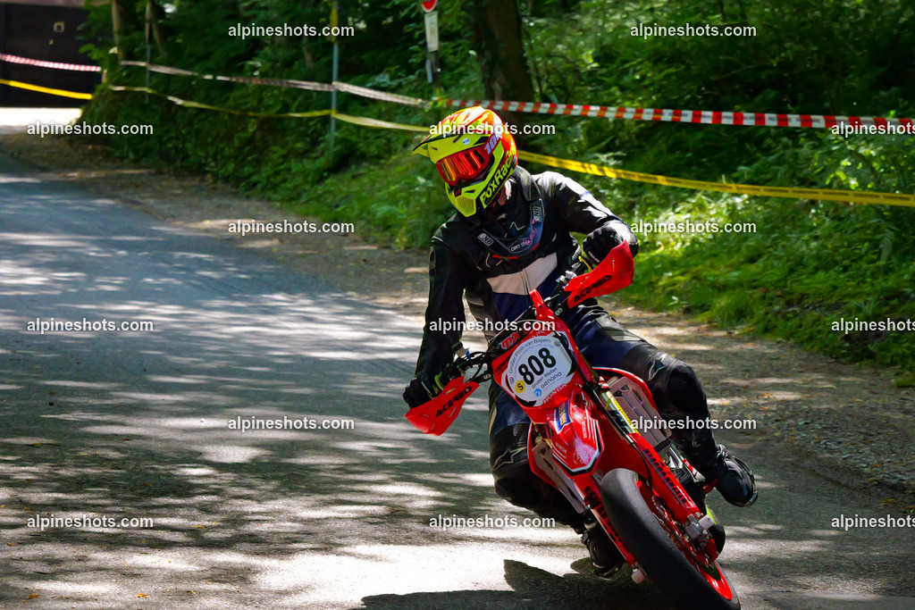 P1036759 | Erleben Sie atemberaubende, hochqualitative Fotos Ihrer Fahrt entlang der malerischen Alpenstraßen. Besuchen Sie alpineshots.com, um professionelle Aufnahmen Ihrer unvergesslichen Reise zu finden und zu kaufen - Realisiert mit Pictrs.com