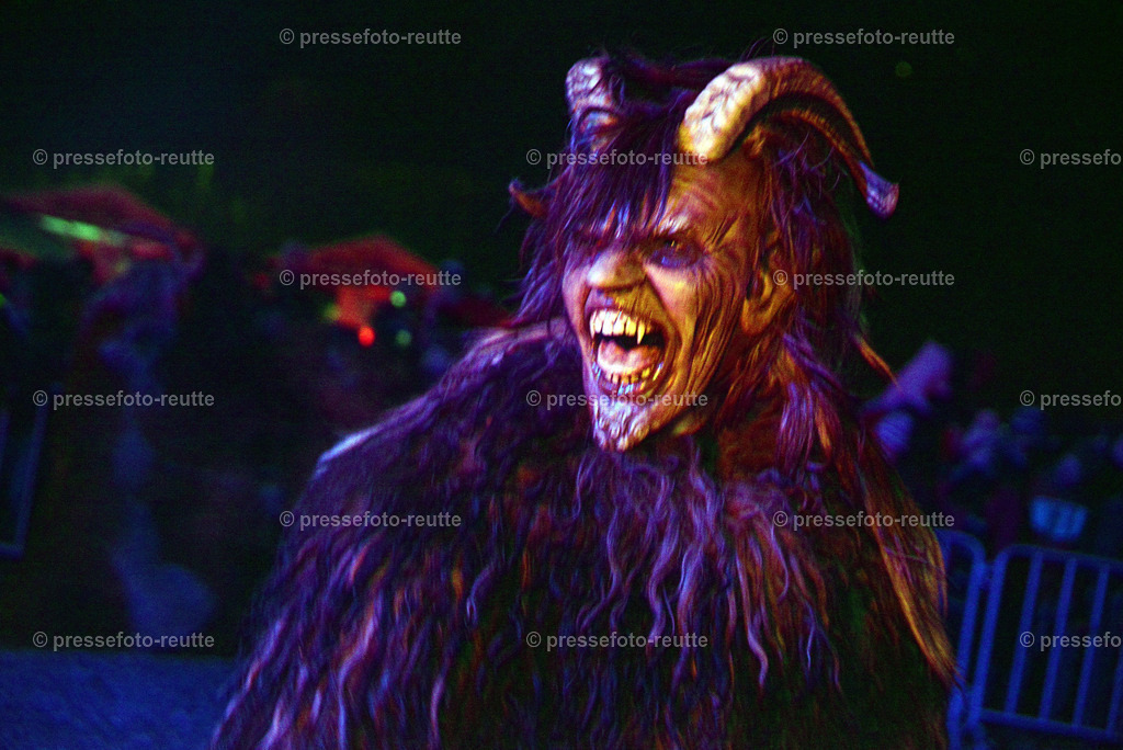 news-2022-Dez03-Krampusumzug-Reutte-WTV_5708 | Info aus dem Bezirk Reutte/Ausserfern Tirol sowie eine umfangreiche Bilddatenbank über die gesamte Region: Lechtal, Talkessel Reutte, Tannheimertal, Zwischentoren. Lech, Plansee, Zugspitze, Grenztunnel, B179, Fernpassstraße, Verkehr, Lawinen, Tradition, - Realisiert mit Pictrs.com