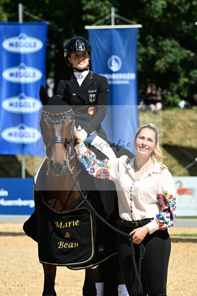 Goldenes Reitabzeichen_Marie Sohler_11253385 | hf-fotografie - Realisiert mit Pictrs.com