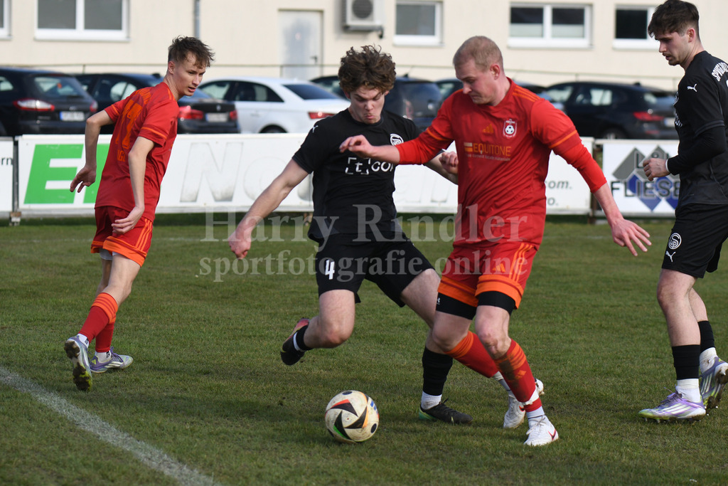 SpVgg Plattling : FC Künzing | Lukas Steininger (SpVgg Plattling) : David Kroiß (FC Künzing) - Realisiert mit Pictrs.com