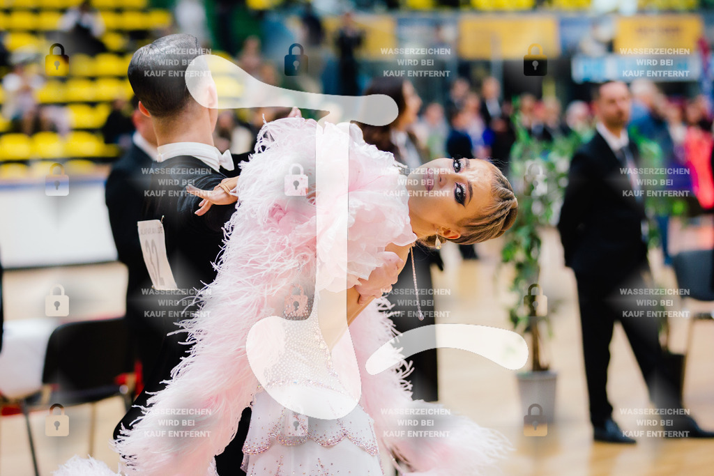 Hessen Tanzt WDSF International Open Standard 8th (32) Dmytrii Forostianov _ Helene Novalee Tilgert (Grün-Gold-Club Bremen)-2025-05-17-9669 | Webshop for digital downloads and prints of dance sport, event & show photographer Julian Link - Realisiert mit Pictrs.com