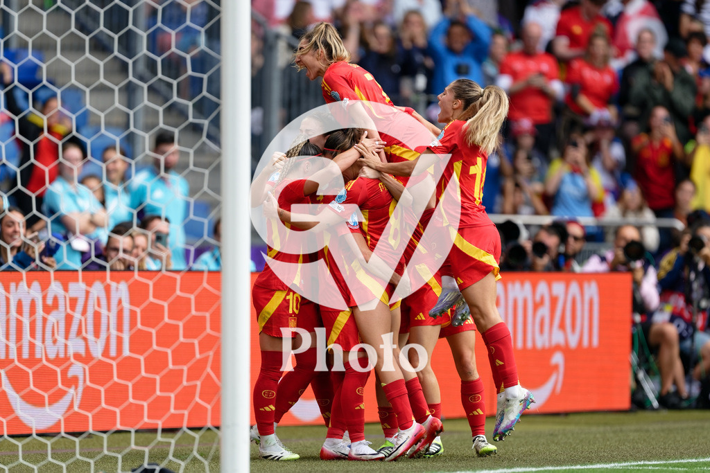 England v Spain - UEFA Women's EURO 2025 Final | BASEL, SWITZERLAND - JULY 27:  Mariona Caldentey of Spain celebrates after scoring her team's first goal with teammates during the UEFA Women's EURO 2025 Final match between England and Spain at St. Jakob-Park on July 27, 2025 in Basel, Switzerland. (Photo by Giuseppe Velletri/Sports Press Photo/Getty Images)