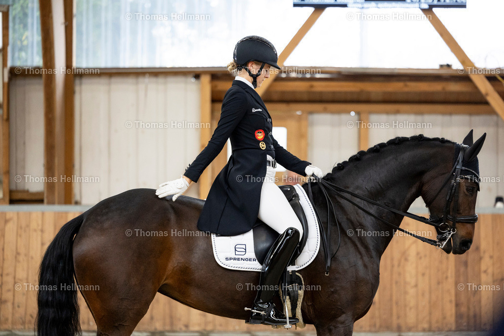 TH_210 Greta Busacker (GER)_ Frieda NRW_32309 | 210 Greta Busacker&nbsp;(GER), Frieda NRW beim Reitturnier Guxhagen-Dörnhagen 2025 am 10.10.25 in Dörnhagen, Reit- u. Fahrverein