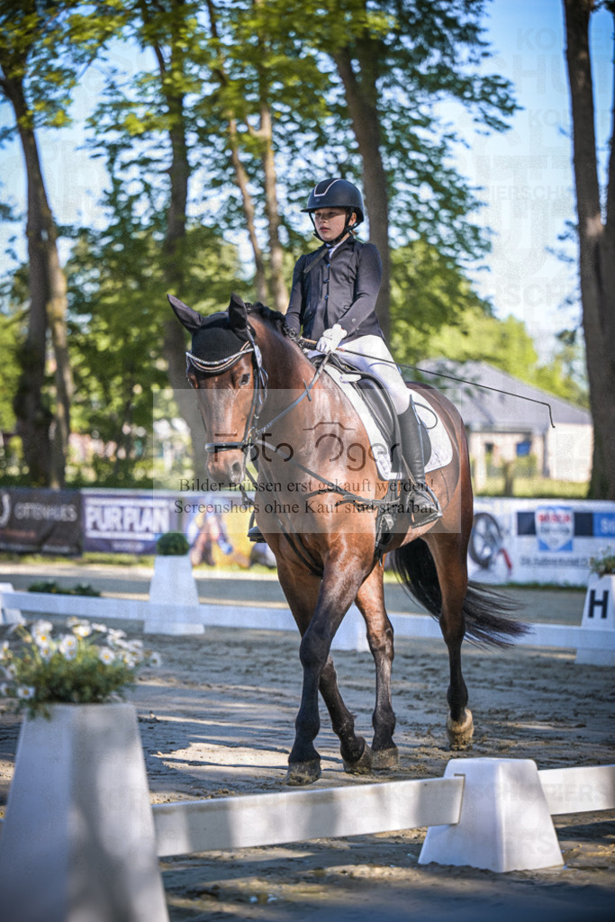 DOS_2934 | Entdecke hochwertige Reitturnierfotos von Foto Oger. Professionell, emotional und authentisch – jetzt Lieblingsmomente im Shop bestellen.Deutschlandweite Turnierfotografie. - Realisiert mit Pictrs.com
