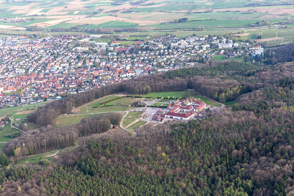 Luftbild: Kloster Liebfrauenberg in Bad Bergzabern im Bundesland Rheinland-Pfalz in Deutschland. Foto: IMG_131194.jpg vom 12.04.2022 durch Werner Riehm/FLY-FOTO.de
