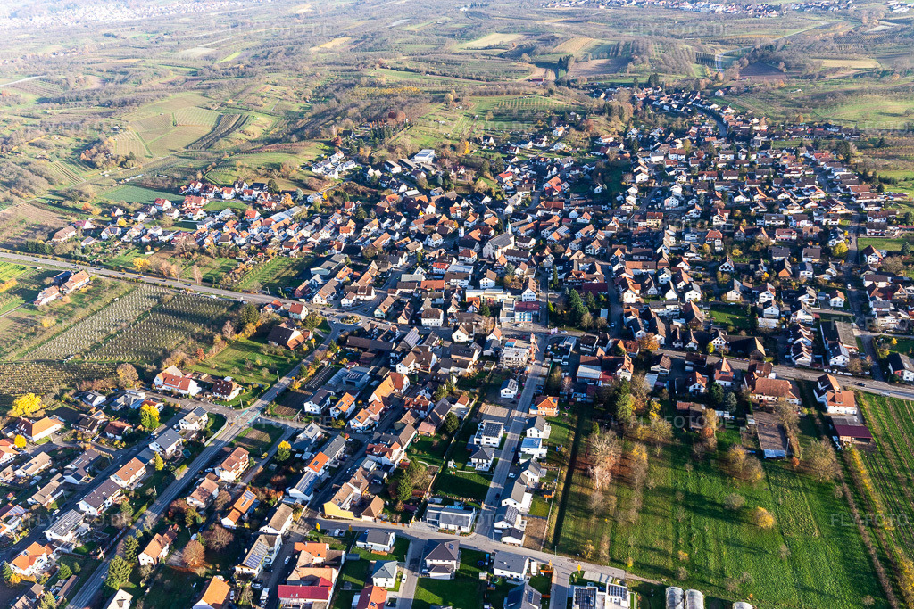 Luftbild: Ortsansicht von Nordwesten im Ortsteil Önsbach in Achern im Bundesland Baden-Württemberg in Deutschland. Foto: IMG_119914.jpg vom 30.11.2019 durch Werner Riehm/FLY-FOTO.de