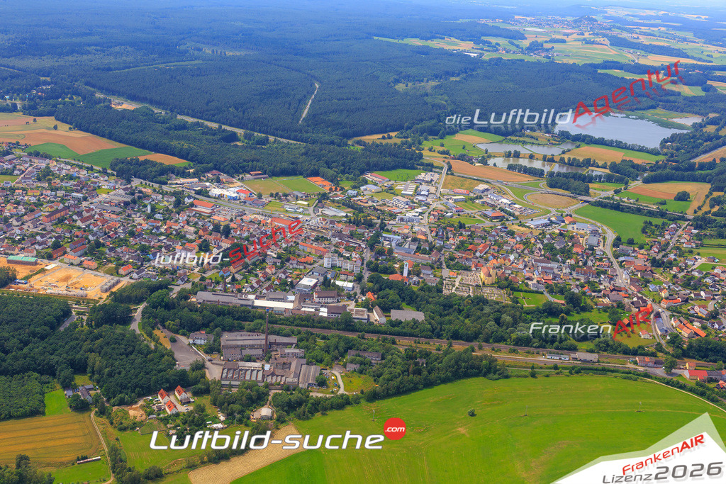 Die Luftaufnahme der Stadt Altenstadt-an-der-waldnaab wurde vom UL-Flugzeug heraus erstellt ( keine Drohne )- hohe Auflösung für beste Qualität