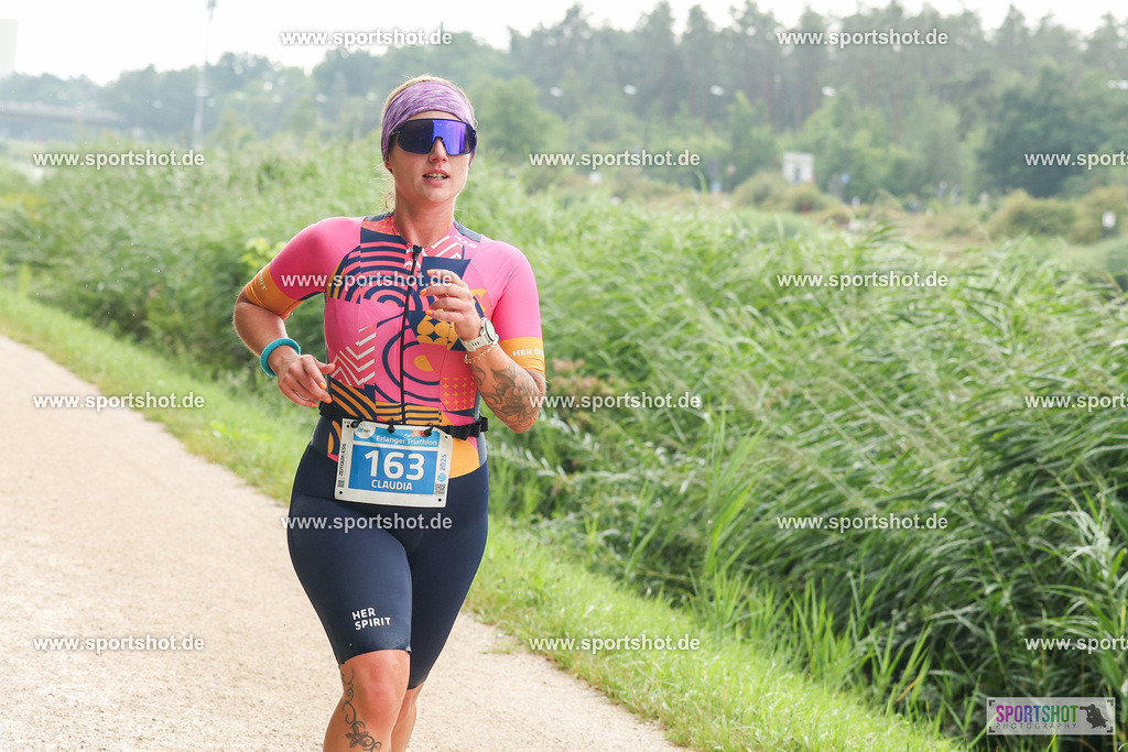 LUR_1675 | 34. M-net Erlanger Triathlon 2025 #erlangertriathlon  #mnettriathlon2025 #mnettriathlon #team #olympischedistanz #mitteldistanz #triathlon #maindonaukanal  #erlangertriathlon2025 #yourpictrs #tv1848 #tv1848erlangen  #triathlonbayern #sportinerlangen #demsportverbunden #sportshot_your_pictrs Copyright: www.sportshot.de
