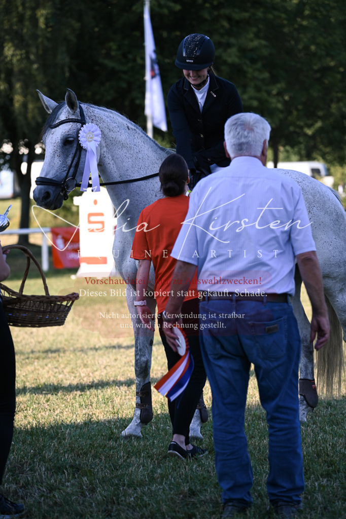 DSC_1860 | Pferde- und Turnierfotografie in Westsachsen. Pferdeportraits, Auftragszeichnungen und intuitive Kunst.