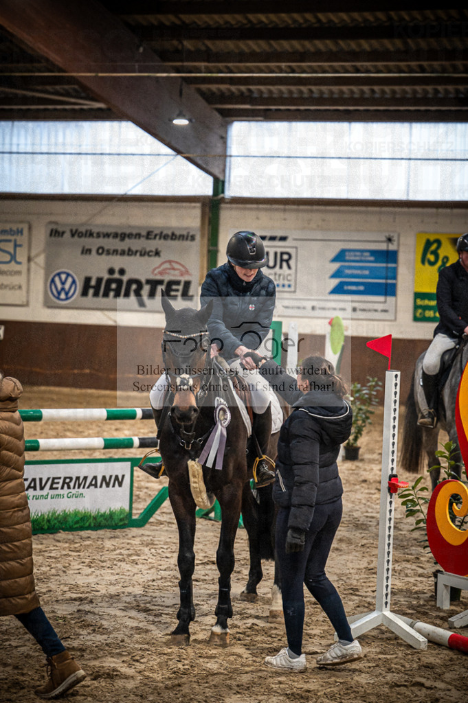 Hallenreittunier Voxtrup 2023 | Entdecke hochwertige Reitturnierfotos von Foto Oger. Professionell, emotional und authentisch – jetzt Lieblingsmomente im Shop bestellen.Deutschlandweite Turnierfotografie. - Realisiert mit Pictrs.com