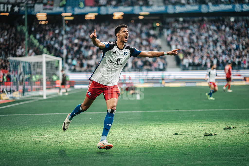 Fußball | Männer | Saison 2023/2024 | 2. Fußball-Bundesliga | 32. Spieltag | Hamburger SV vs. FC St. Pauli  | 03.05.2024 | Das vermeitliche Tor von Robert Glatzel (#9, HSV) wurde aberkannt, Jubel Emotionen