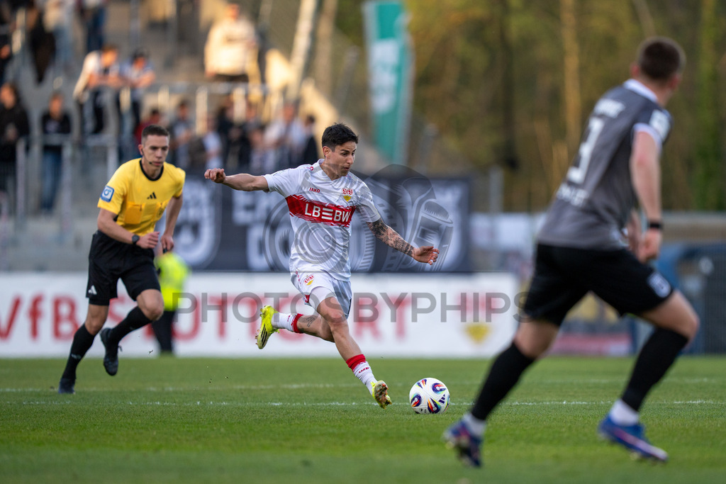 VfB Stuttgart II vs. SSV Ulm 1846 Fussball, Fussball, 3. Liga, 32. Spieltag, 08.04.2026 | Nicolas Sessa (VfB Stuttgart II, #10),VfB Stuttgart II vs. SSV Ulm 1846 Fussball, Fussball, 3. Liga, 32. Spieltag, 08.04.2026DFB regulations prohibit any use of photographs as image sequences and/or quasi-video