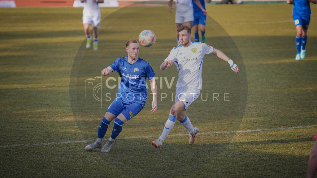 Fußball, Herren, Saison 2025/2026, Regionalliga Nordost, 25. Spieltag, F.C. Hertha 03 Zehlendorf vs. FSV 63 Luckenwalde, Sonntag 08.03.2026, Ernst-Reuter-Sportfeld | Fußball, Herren, Saison 2025/2026, Regionalliga Nordost, 25. Spieltag, F.C. Hertha 03 Zehlendorf vs. FSV 63 Luckenwalde, Sonntag 08.03.2026, Ernst-Reuter-Sportfeld, Im Bild: Stanley Keller (l. Zehlendorf) und Phil Butendeich (r. Luckenwalde) - Realisiert mit Pictrs.com