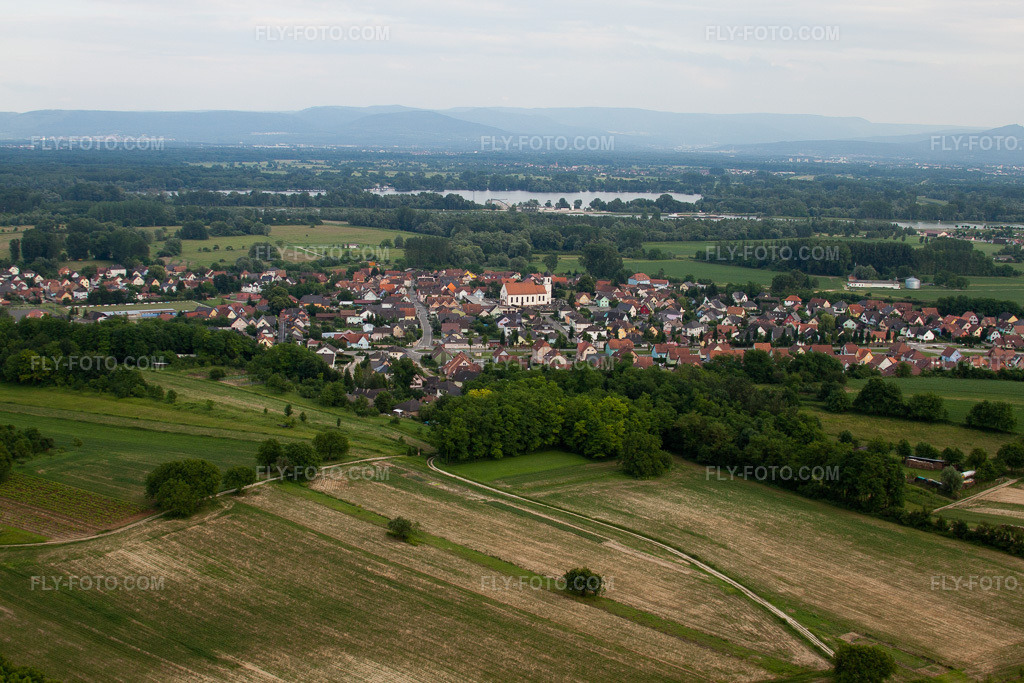 Aerial view: View of the town in Mothern in the state Bas-Rhin, France.Photo: IMG_28756.jpg taken on 06/14/2010 by Werner Riehm/FLY-FOTO.comResolution of the original: 4752 x 3168 px