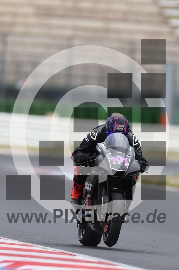 0191-20260402_01023 | Schöne Erinnerungen an spannende Momente - das festzuhalten ist unser Job. PIXELrace.de ist seit 2003 auf den Rennstrecken Europas unterwegs um die Action draußen beim Fahren und die wunderbare Stimmung imm Fahrerlager für euch einzufangen.