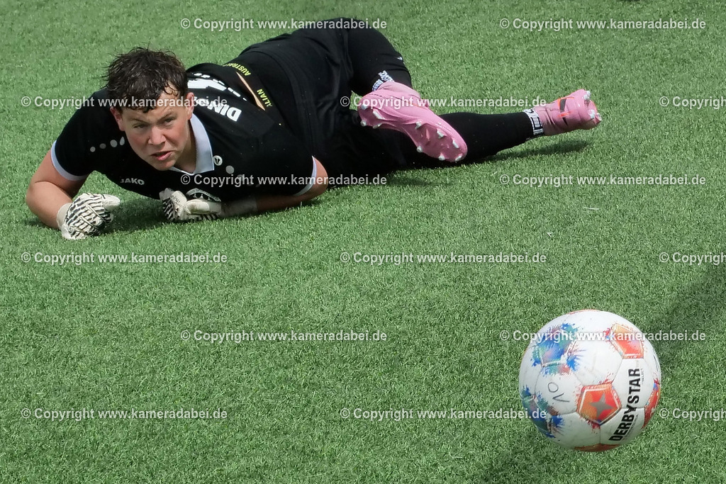 Fußball : C-Junioren : Aufstieg Regionalliga West : SUS 09 Dinslaken - Vfb 03 Hilden am 04.06.2026 in Dinslaken | Fußball : C-Junioren : Aufstieg Regionalliga West : SUS 09 Dinslaken (rotr Trikots)- Vfb 03 Hilden (weiße Trikots) am 04.06.2026 in Dinslaken - Realisiert mit Pictrs.com
